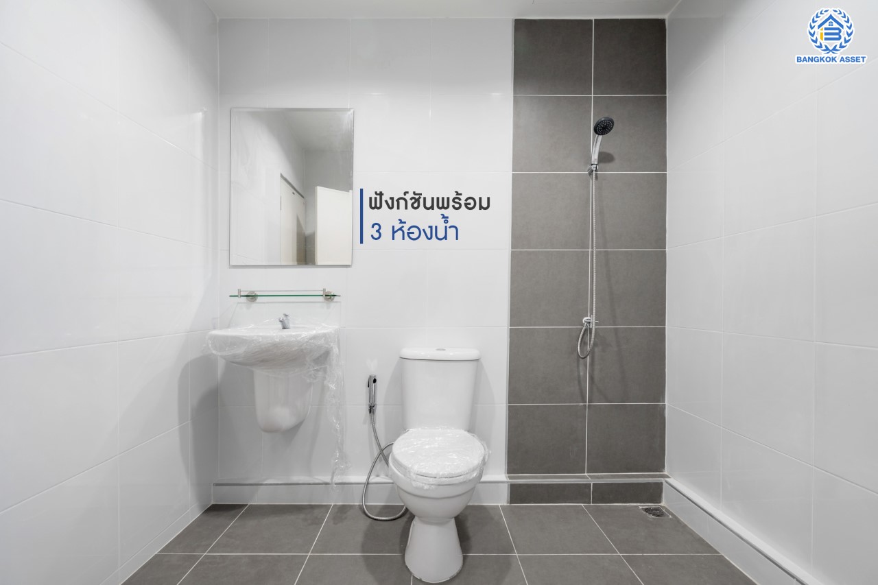 บ้านมือสองตกแต่งใหม่ ม.ภัทรนิเวศน์ สามัคคี-งามวงศ์วาน เนื้อที่ 17 ตร.ว. ฟังก์ชัน 2 ห้องนอนใหญ่ 2 ห้องน้ำ จอดรถได้ 1 คัน ทำเลเชื่อมต่อหลายเส้นทาง ใกล้เดอะมอลล์งามวงค์วาน, เซ็นทรัลแจ้งวัฒนะ  และรถไฟฟ้าสายสีชมพู "สถานีสามัคคี"